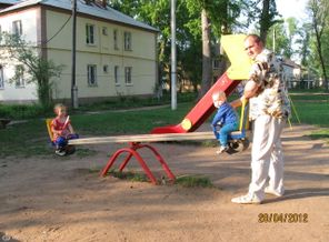 Крылатые качели...но под присмотром папы))