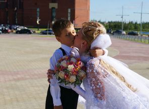Маленький жених)))