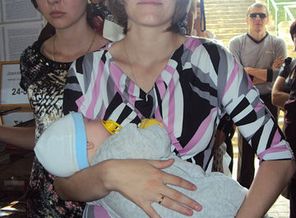 в церкви с малышом