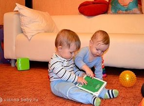 читают книжку