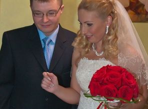 дома перед ЗАГСом