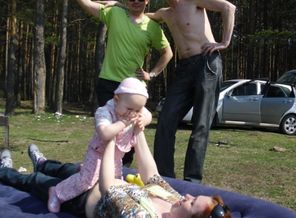 на пикнике. мама, папа, дедушка и Я!
